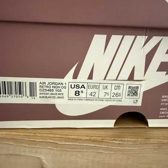 Nike Air Jordan 1 Retro High OG in Mauve and White - Picture 4 of 8